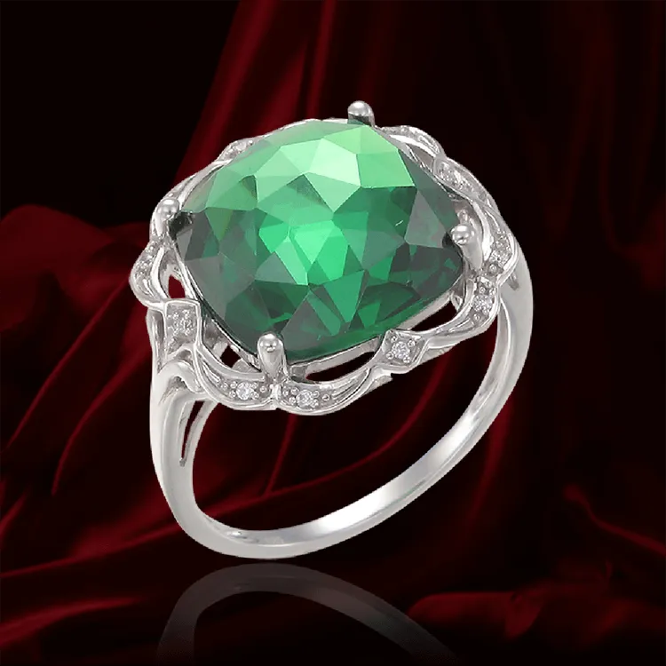 Graceful Sparkling Emerald Green Cocktail Ring