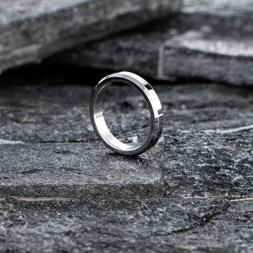 Minimal Ring in Polished Silver