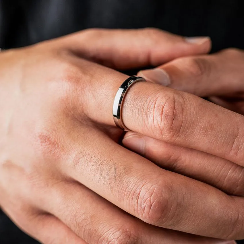 Minimal Ring in Polished Silver