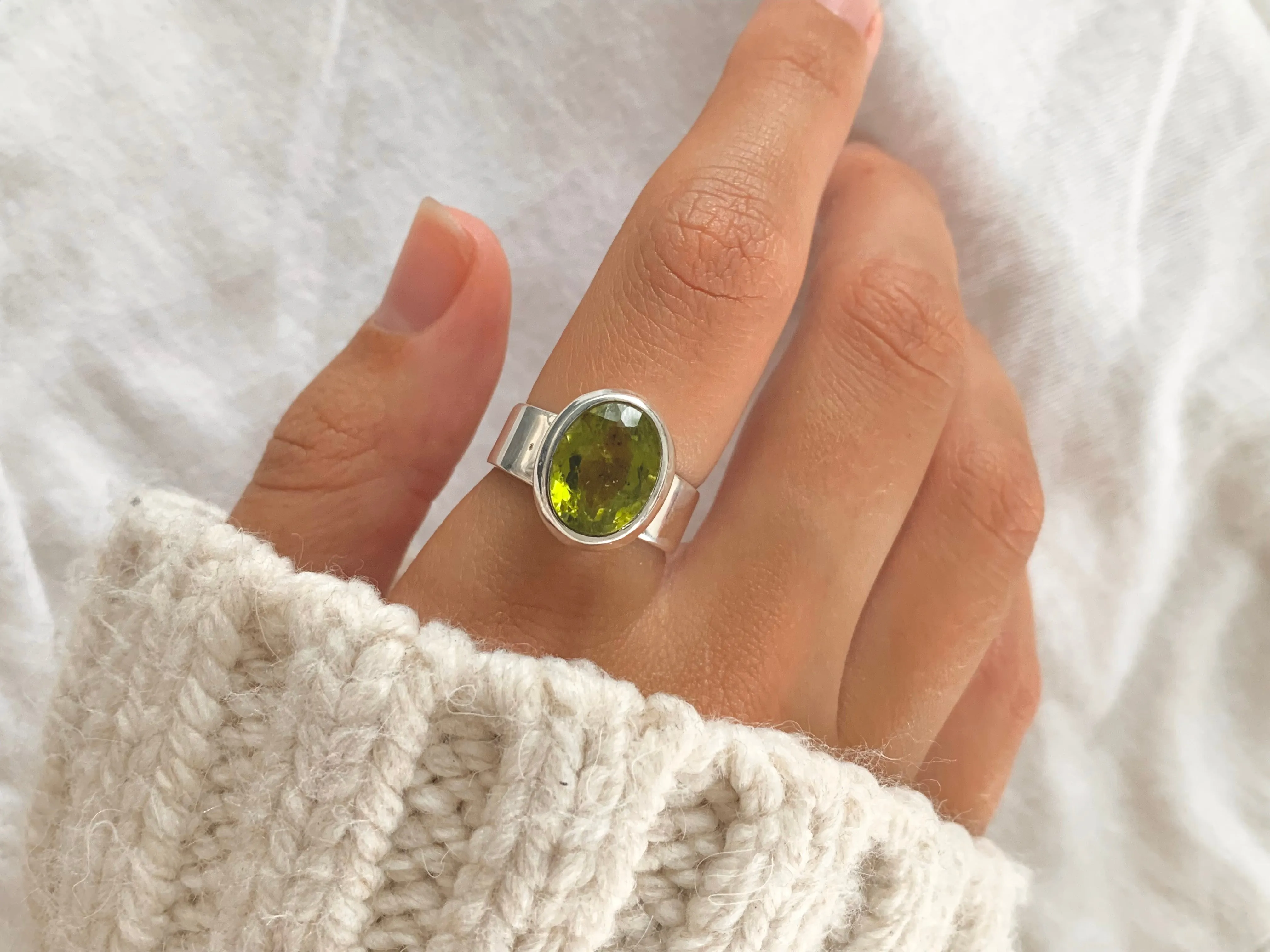 Peridot Sabina Ring - Reg. Oval