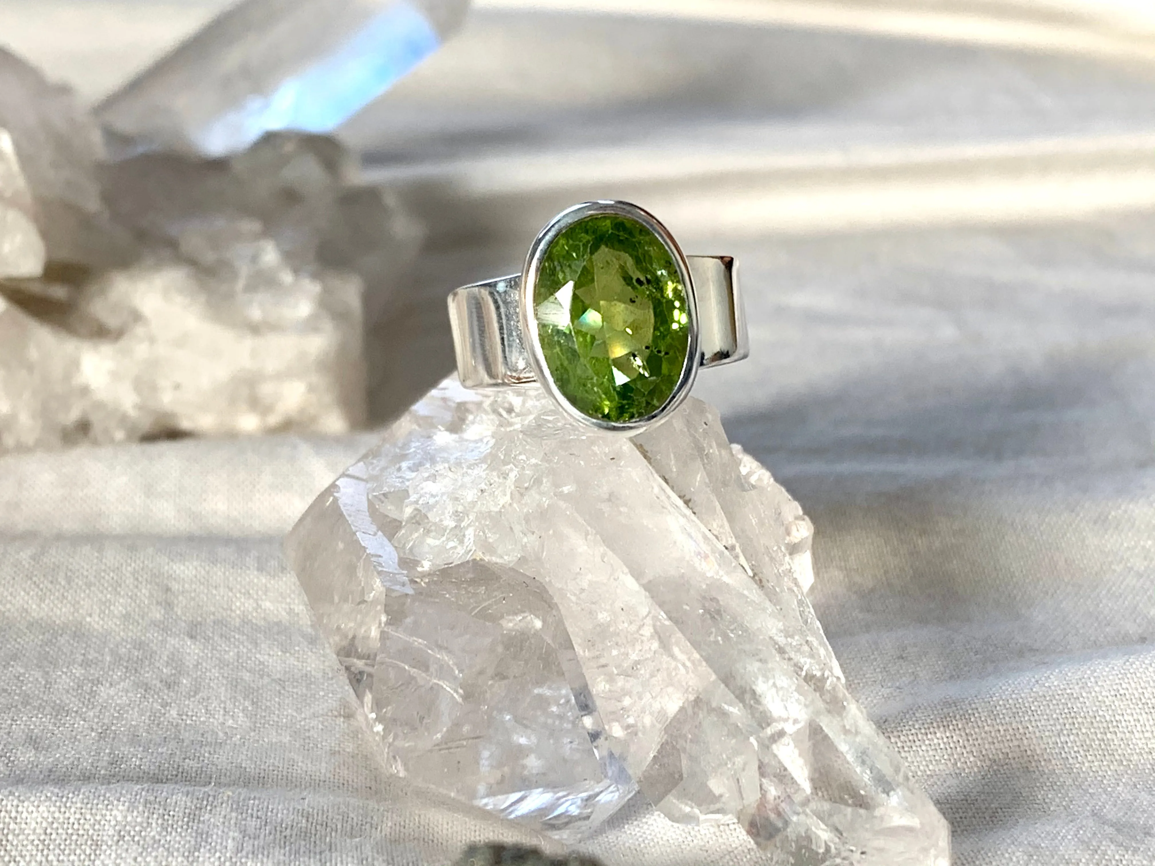 Peridot Sabina Ring - Reg. Oval