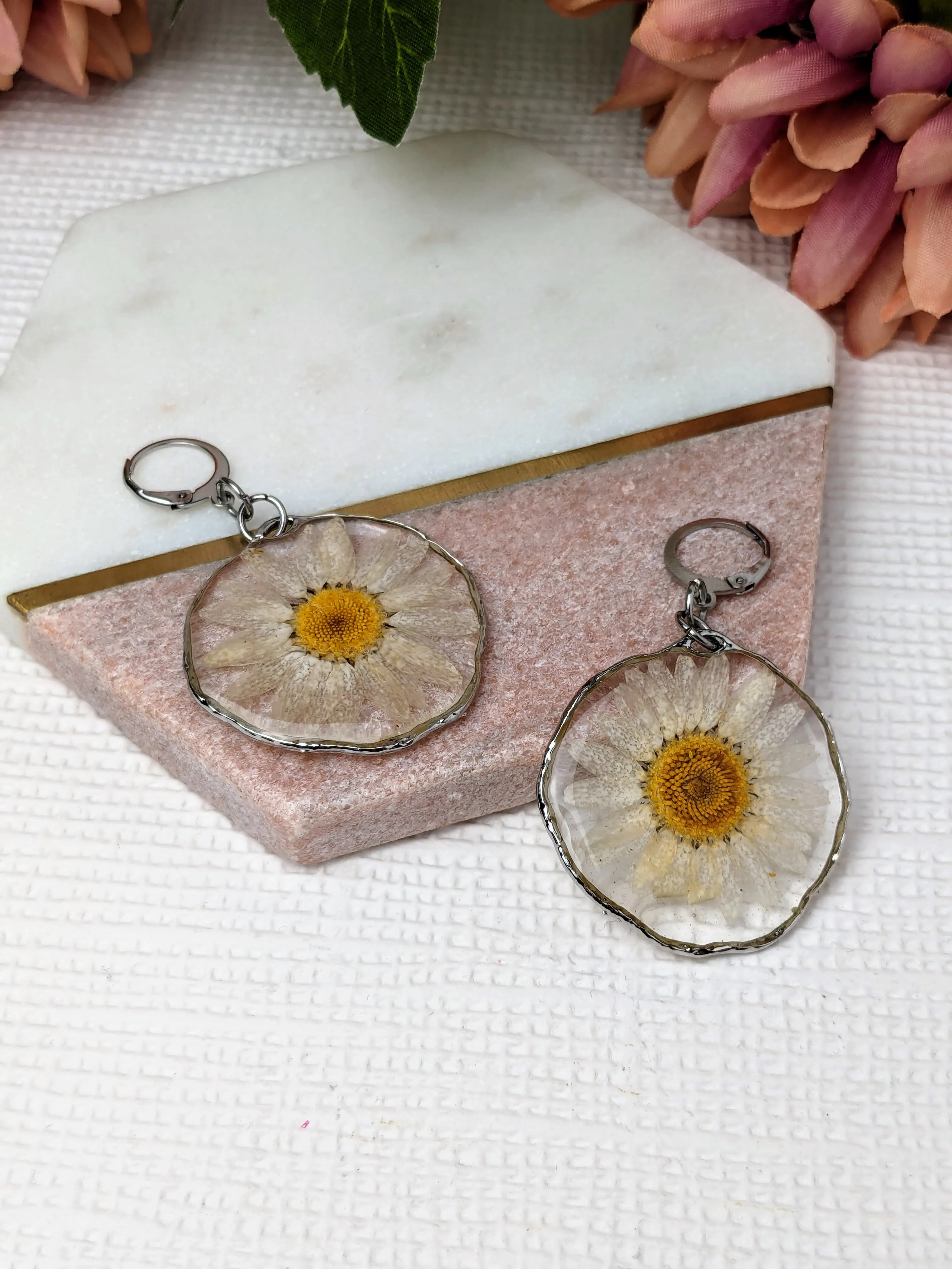 "Daisy" Daisy Real Flower Sleeper Earrings