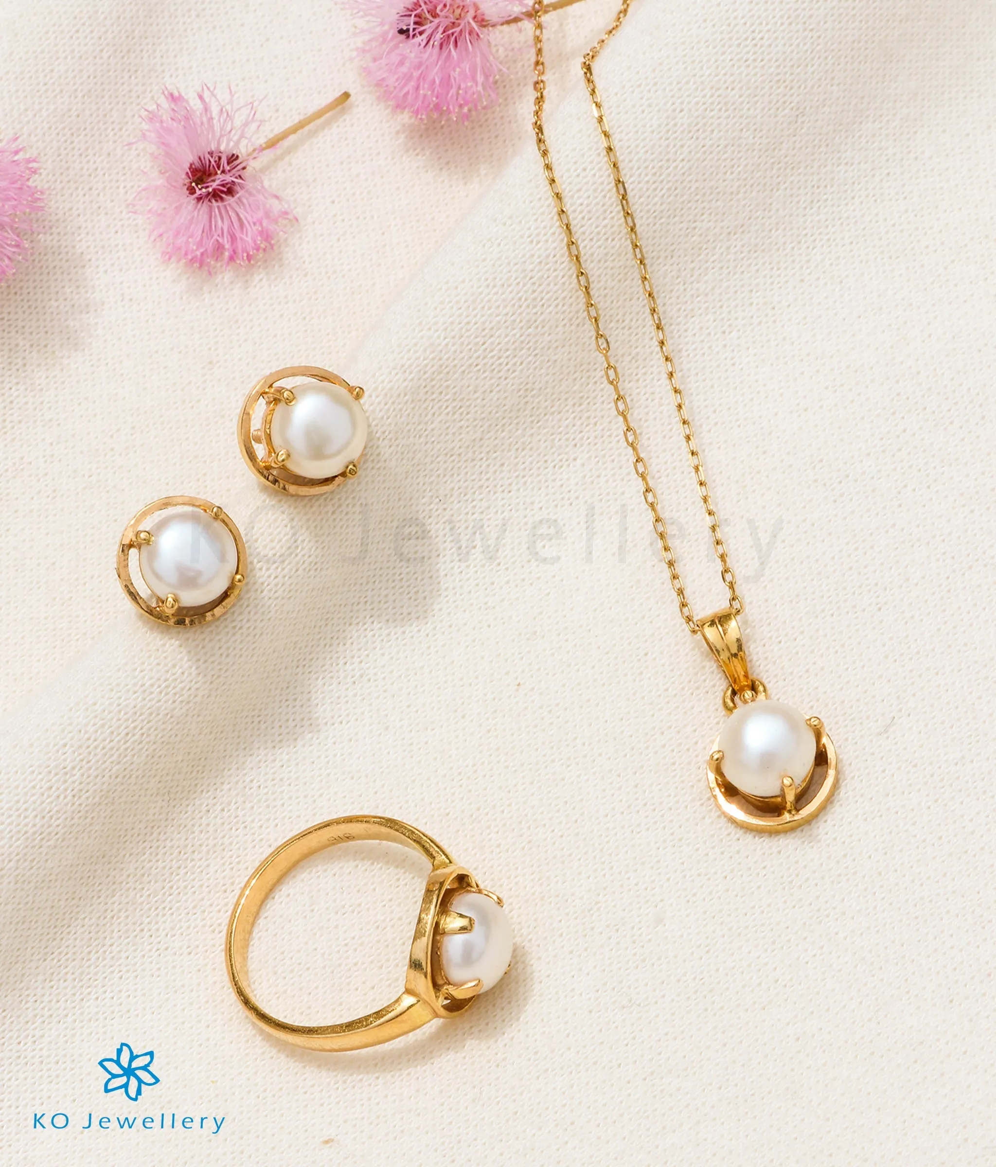 The Classic Pearl Pendant , Earstuds & Ring in 22 KT Gold