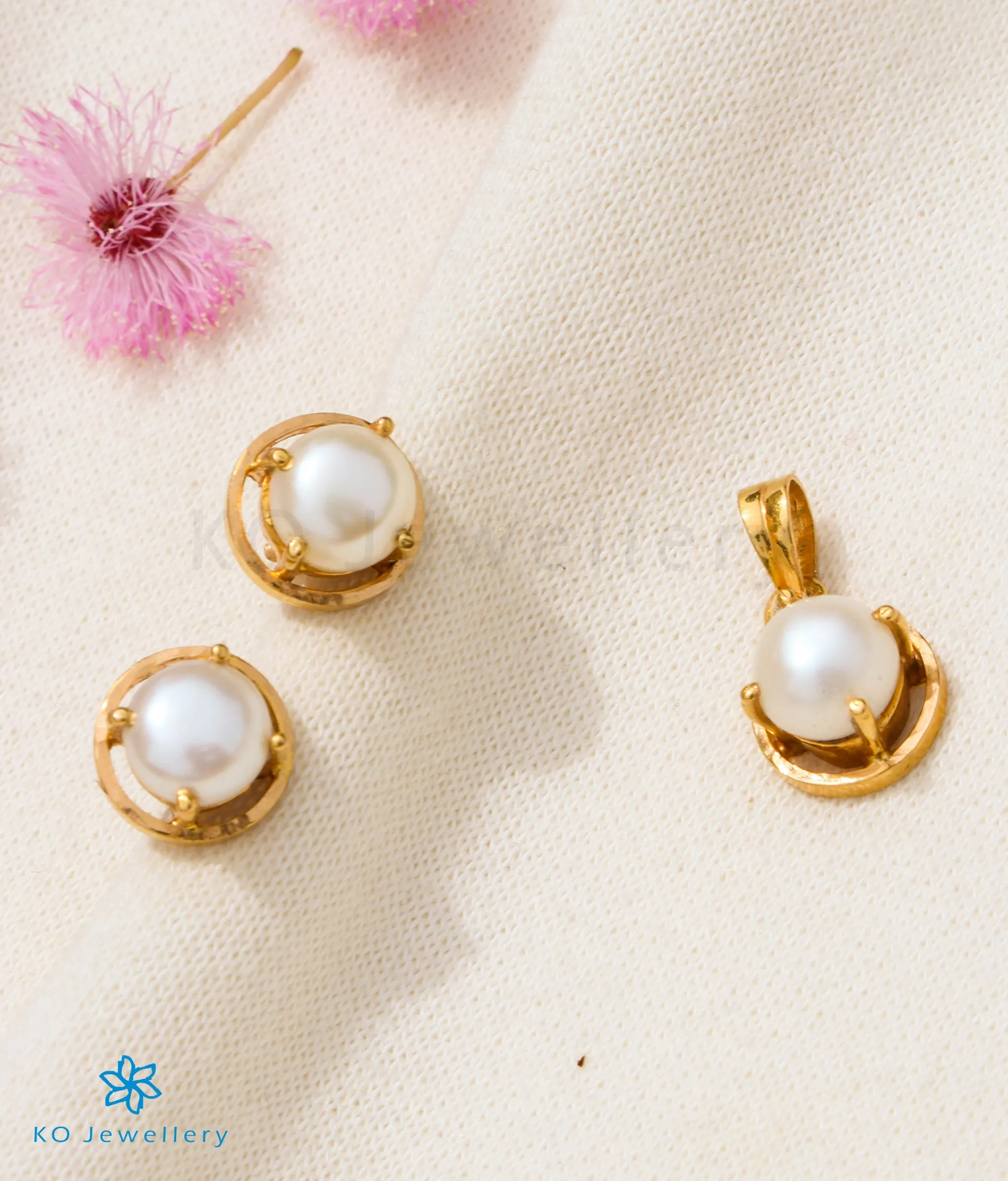 The Classic Pearl Pendant , Earstuds & Ring in 22 KT Gold