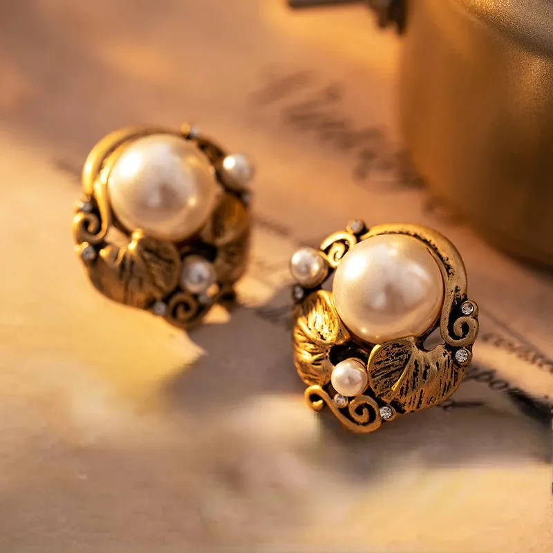 VAIGE Timeless Geometric Pearl Studs